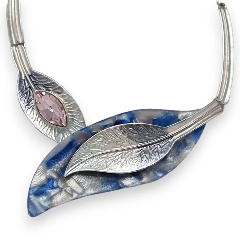 Collier fantaisie argenté feuilles bleu et rose