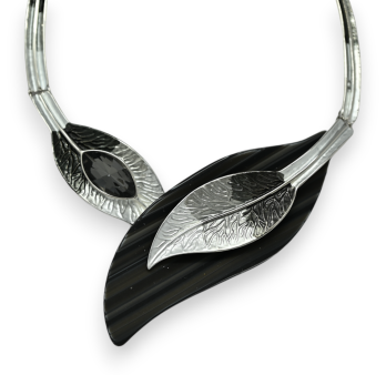 Silver fancy necklace with grey and black leaves