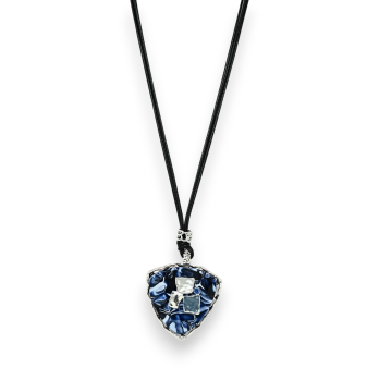Fancy long necklace with geometric design in blue