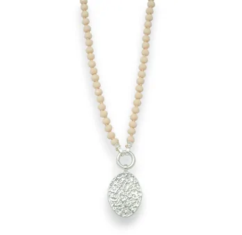 Fantasie-Halskette mit nackten Perlen und versilbertem gebürstetem Medaillon