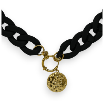 Collar de fantasía con cadena de resina negra y medallón dorado tallado