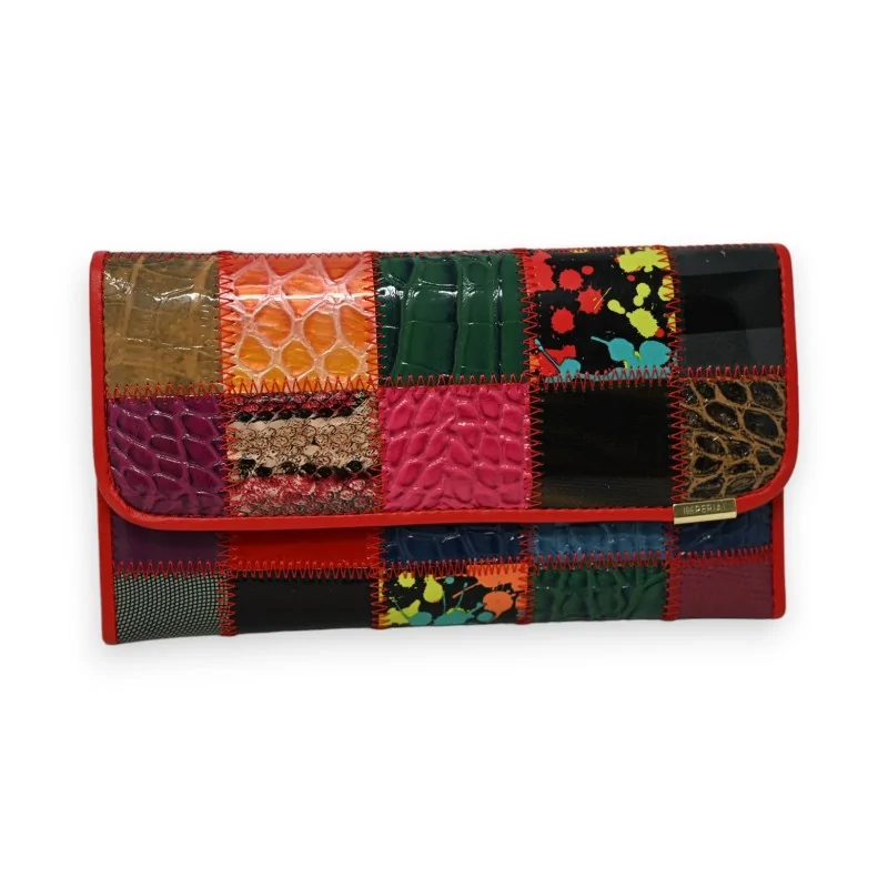 Patchwork wallet with red finishes