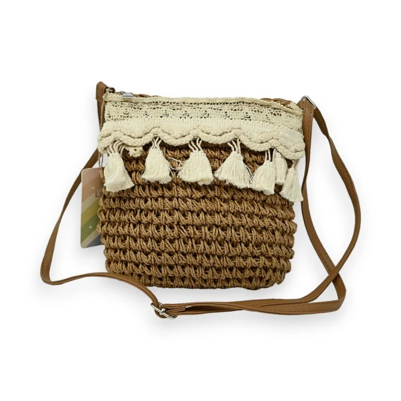 Bolso bandolera bohemio de paja oscura macramé pompones