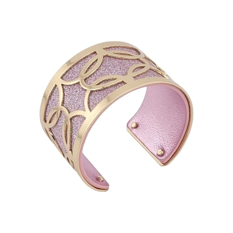 Pulsera de brazalete con acabados en dorado, cuero sintético rosa con brillo y rosa uni brillante