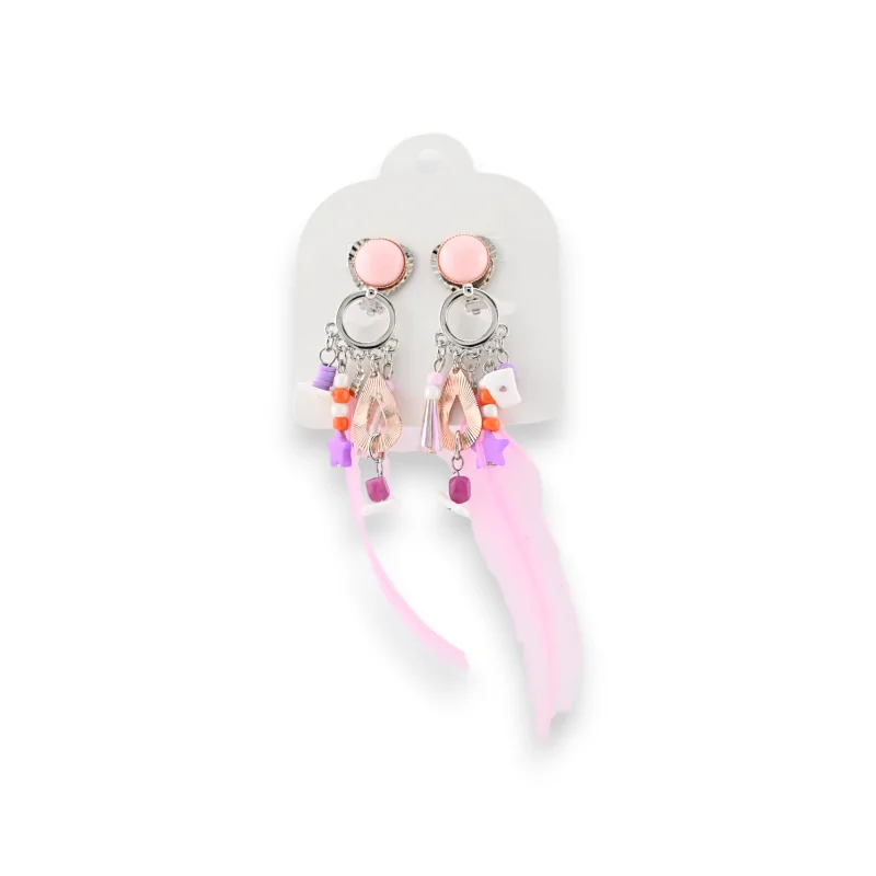 Pendientes de clip metálicos multicolores con plumas rosas de Ikita