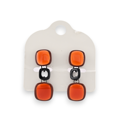 Schwarze Metall-Ohrringe mit vintage orangefarbenen Würfeln von Ikita