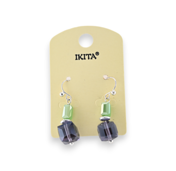 Silberfarbene Metall-Ohrringe mit grünen und violetten Würfeln der Marke Ikita