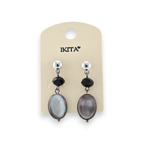 Silberfarbene Metall-Ohrringe mit schwarzen Perlen und Perlmutt von der Marke Ikita