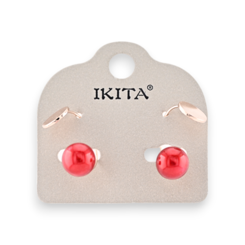 Goldene Metall-Ohrringe mit roter Perle im Design der Marke Ikita