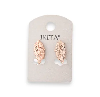 Pendientes de plumas cobrizo rosado de Ikita