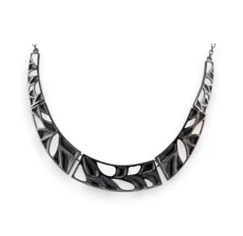 Geometrische schwarze Choker-Halskette von Ikita