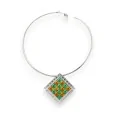 Collier ras-de-cou losange argenté avec strass orange et vert