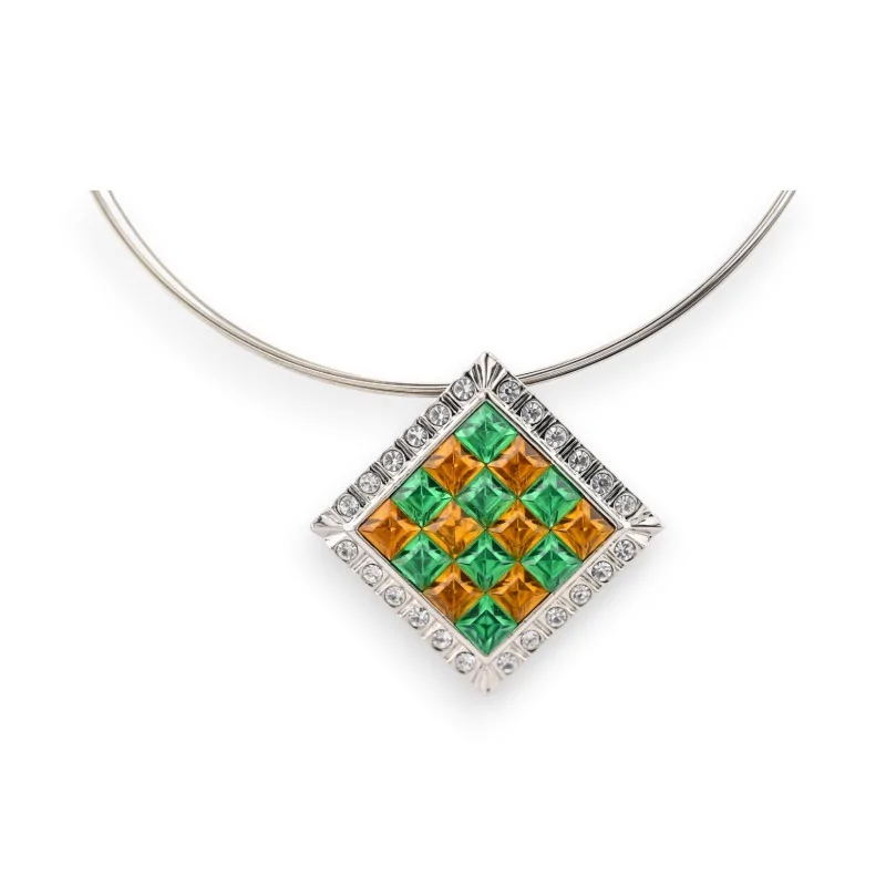 Collana a girocollo losanga argentata con strass arancio e verde