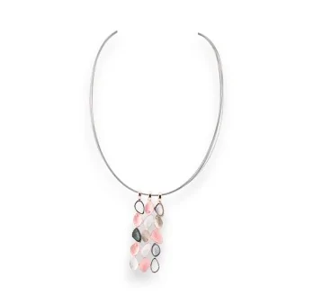 Collier fantaisie argenté à pendentif multi-pétales pastelles de chez Ikita