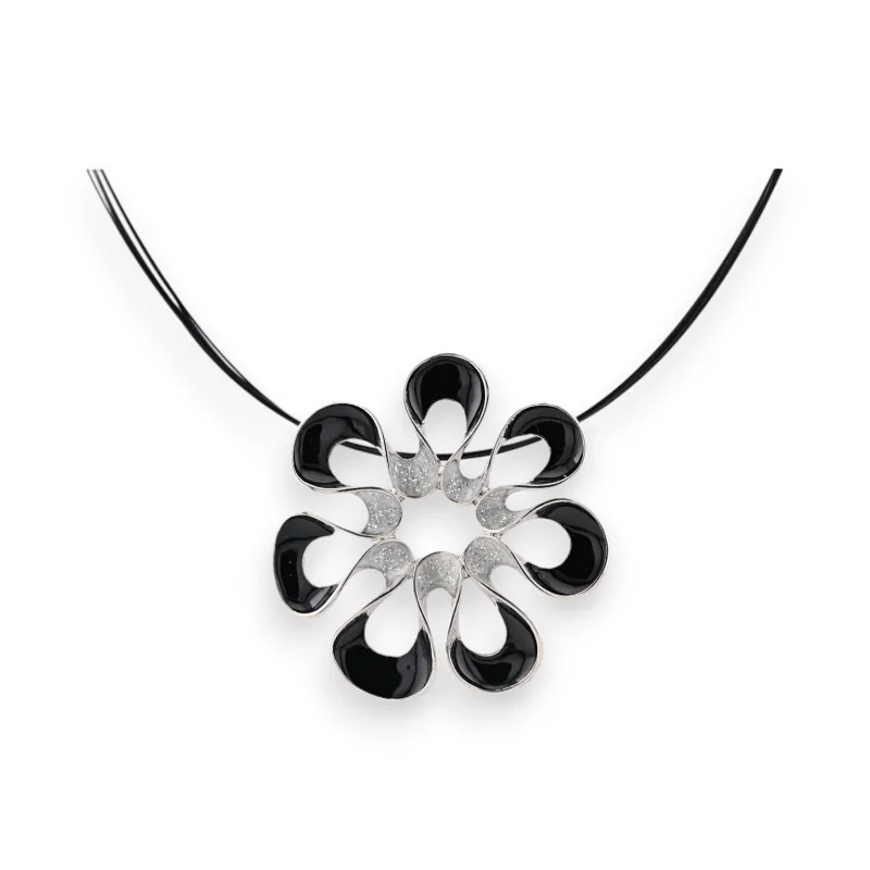 Collana con ciondolo floreale argento e nero Ikita