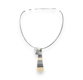 Collier pendentif géométrique gris beige Ikita