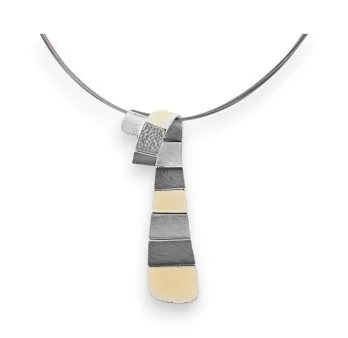 Collana con pendente geometrico grigio beige Ikita