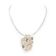 Collana con ciondolo geometrico sfumature beige Ikita