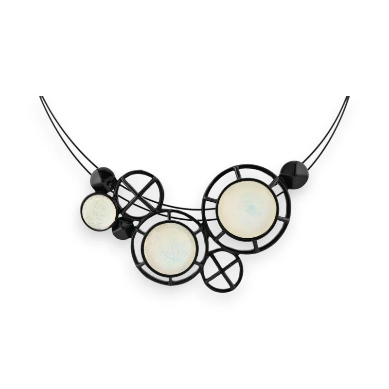 Collana geometrica bianco e nero di Ikita