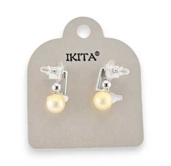 Boucles d'oreilles argentées perle écru de chez Ikita