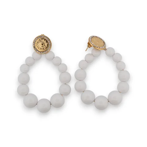 Hoops earrings with white pearls