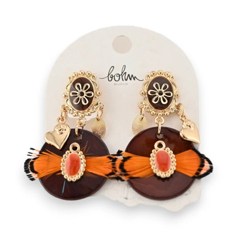 Boucles d'oreilles dorées à plumes orange de chez Ikita