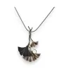 Collier Fantaisie Ikita Feuille de Ginkgo grise et noire