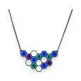 Collar de fantasía hexagonal en tonos azules de Ikita