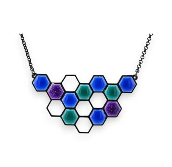 Collar de fantasía hexagonal en tonos azules de Ikita