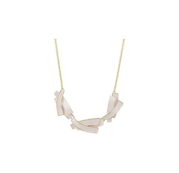 Collier fantaisie médaillon graphique blanc cassé de chez Ikita