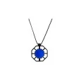 Collier Médaillon Hexagonal bleu roi de chez Ikita