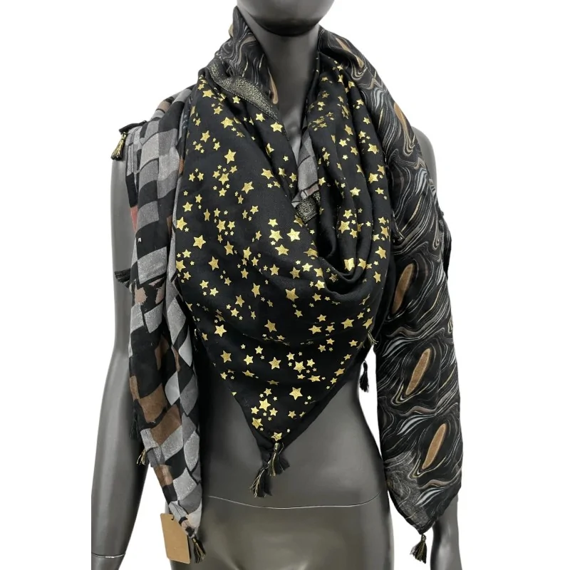 Foulard carré patchwork étoiles dorées et formes design noires