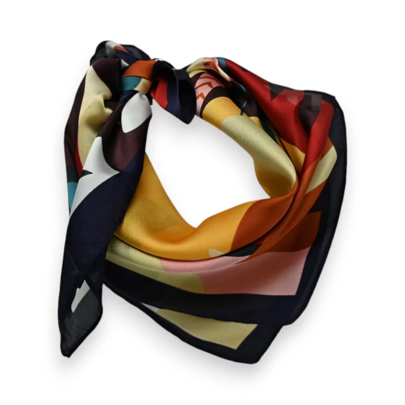 Multicolored square scarf with floral print