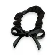 Scrunchie elástico negro con lazo rígido