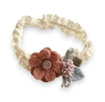 Romantisches Makramee-Haarband in Beige mit Filzblume