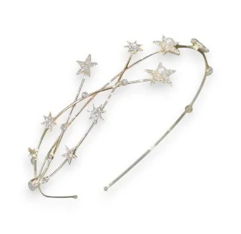 Diadema estrellada de metal dorado y pedrería