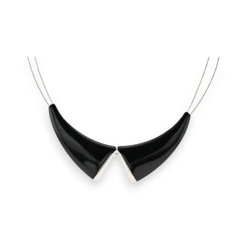 Collar cuello claudine negro de Ikita