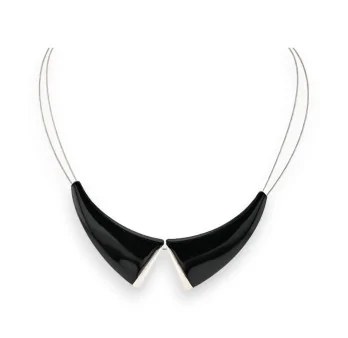 Collar cuello claudine negro de Ikita