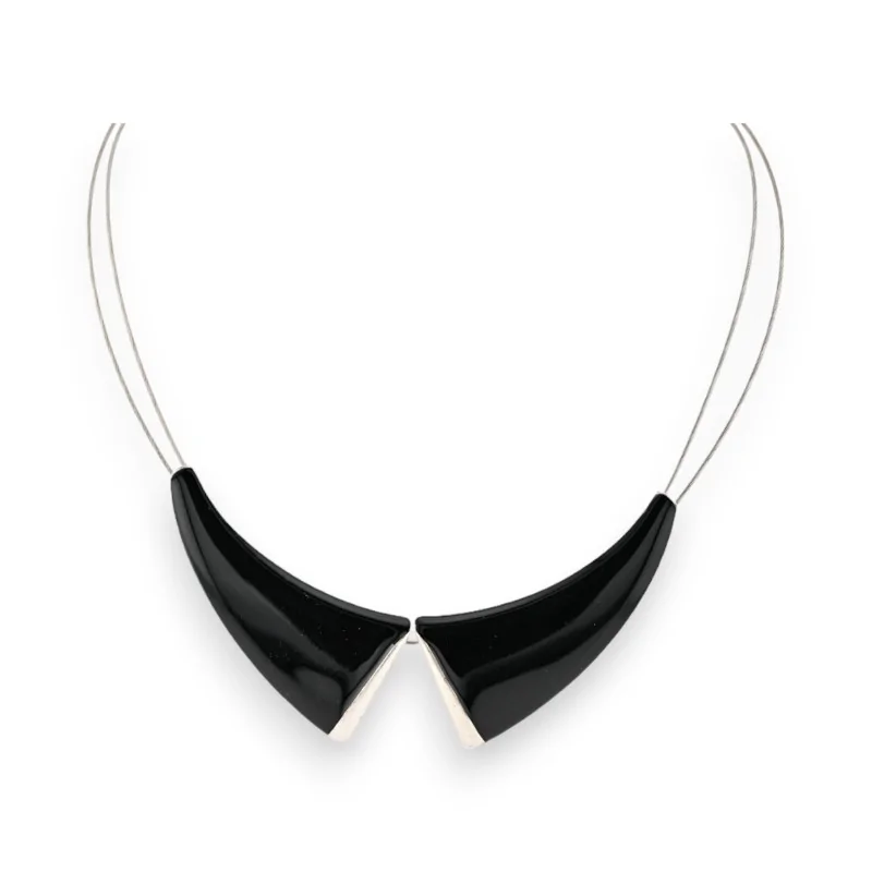 Collier col claudine noir de chez Ikita