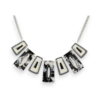 Collar de fantasía Ikita con colgantes geométricos en blanco y negro