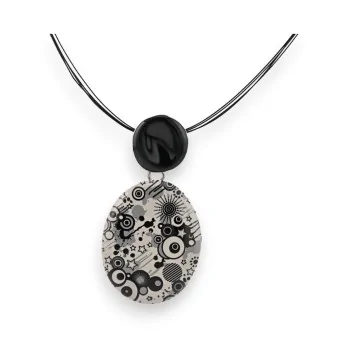 Collier fantaisie médaillon Noir et gris géométrique de chez Ikita