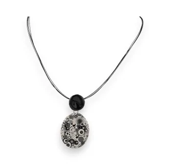 Collier fantaisie médaillon Noir et gris géométrique de chez Ikita