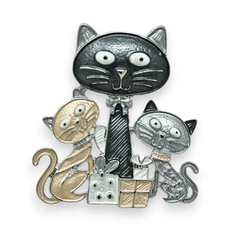 Magnetic brooch with black and gray cat family