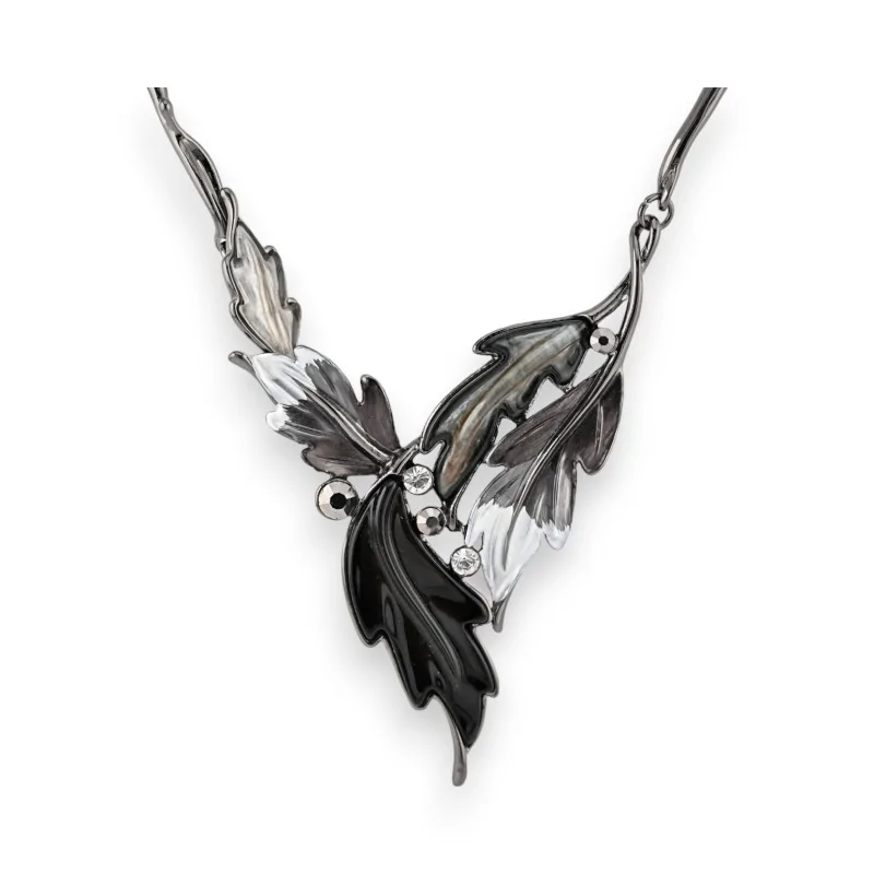 Collier Fantaisie Feuilles Grises et noires de chez Belle Miss