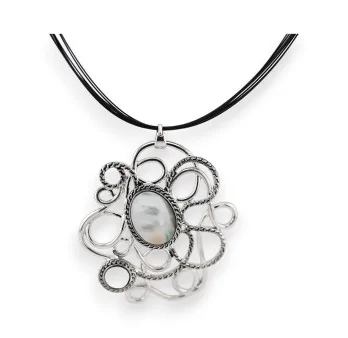 Collana multi-cavi Ikita con medaglione Design argentato