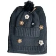 Conjunto de gorro y bufanda negro con flores bordadas