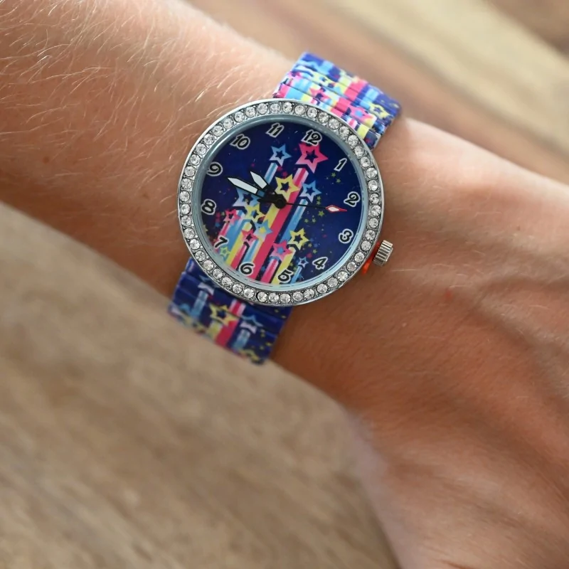 Orologio Ernesto fondo blu stelle multicolori