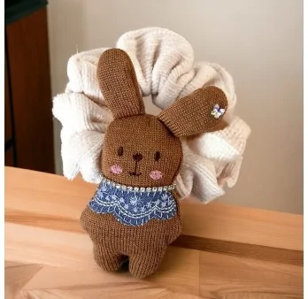 Chouchou enfant doux avec lapin en peluche