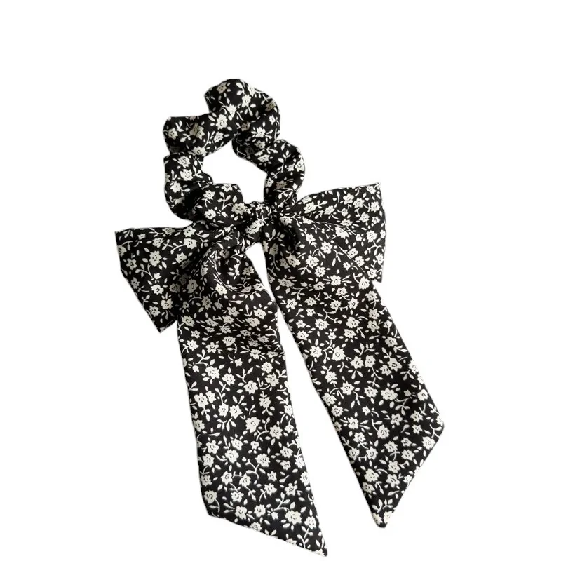 Scrunchie foulard liberty bianco e nero