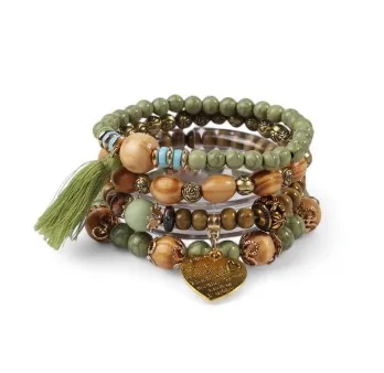 Mehrreihiges Boho-Armband mit Anhängern in Khaki